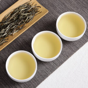 Yunnan Yunnan green tea green needle sparrow tongue green tea floral strong flavor green tea before rain green needle loose tea